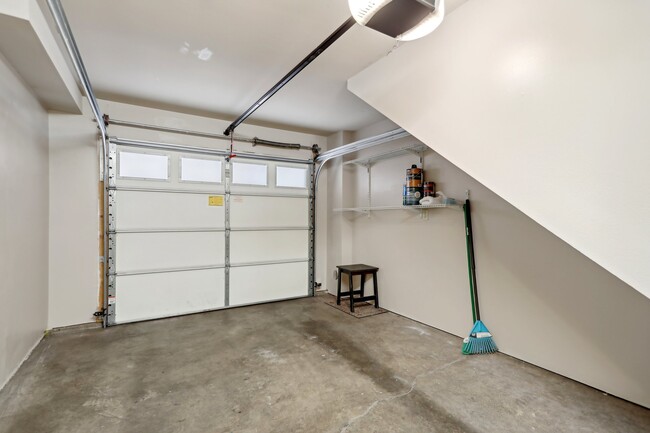 Building Photo - 923B N 85th St