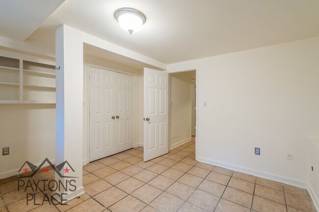 Building Photo - Renovated English Basement in U St area