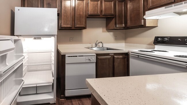 Building Photo - Hardy Manor Apartment Homes