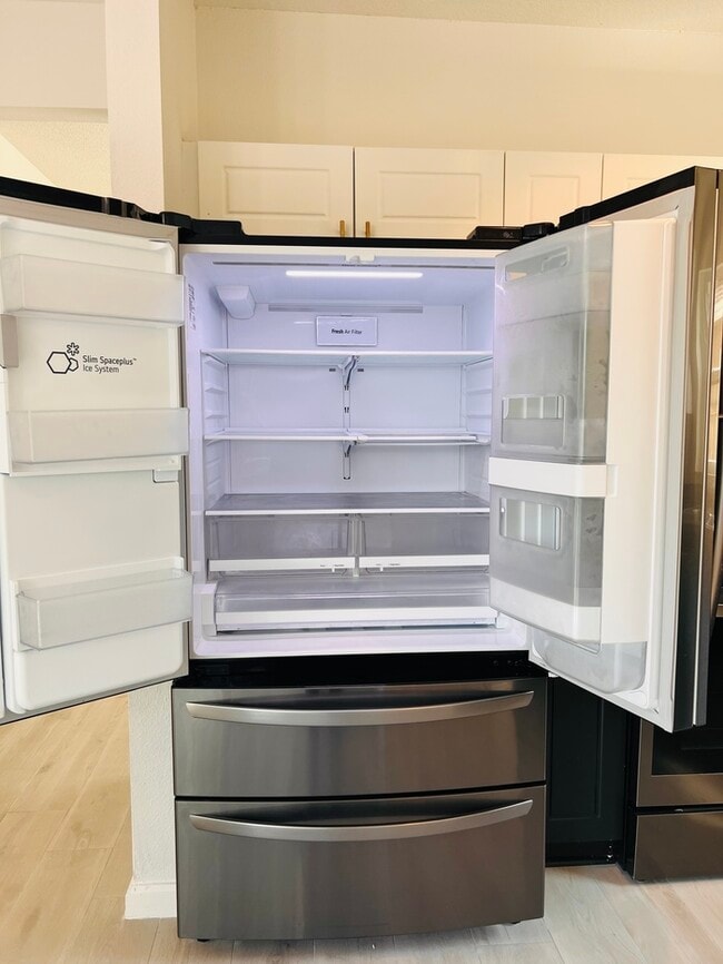 Building Photo - PRICE REDUCED!! Beautifully Updated 4 bed ...