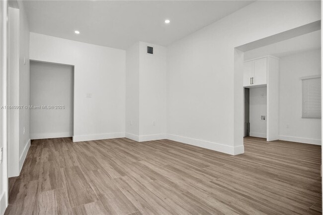 Building Photo - 10424 NW 33rd Ave