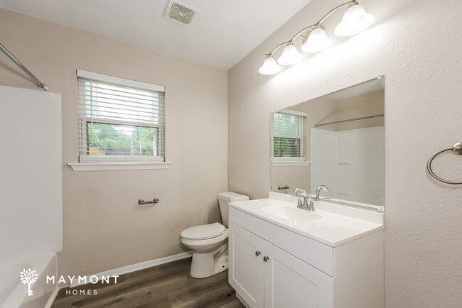 Building Photo - Laid-Back Living with Modern Finishes in H...