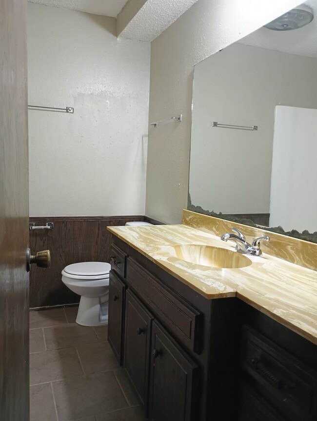 Building Photo - Nice duplex