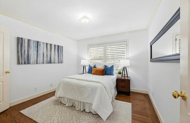 Building Photo - House For Rent