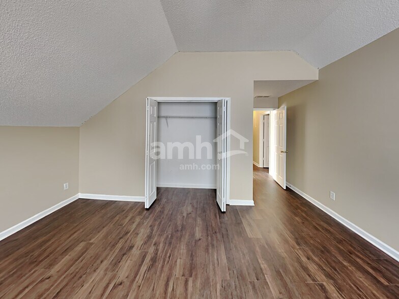 Building Photo - 47 Trotters Way