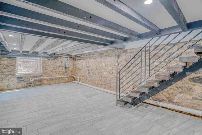 Building Photo - 2832 Edgemont St