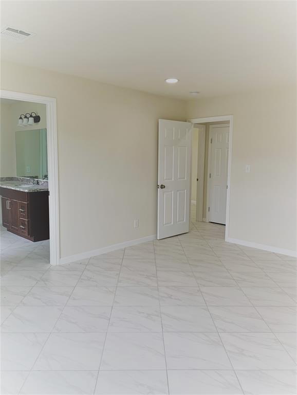 Building Photo - 8807 Shady Green Meadows