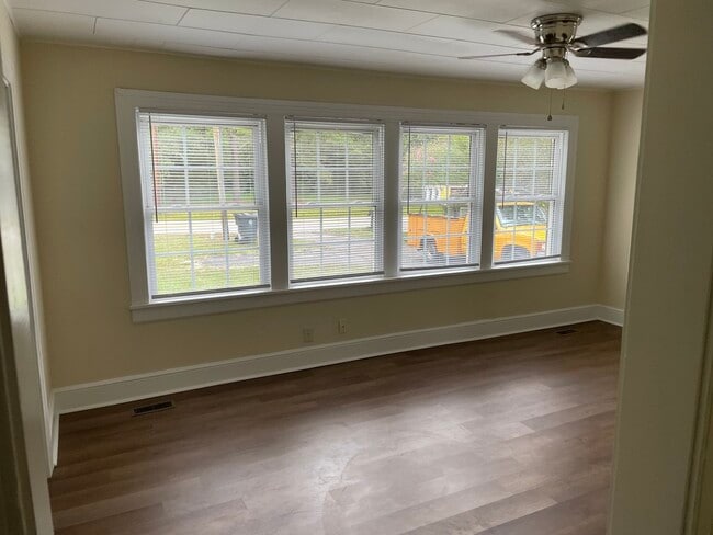 Building Photo - 504 Pearces Rd