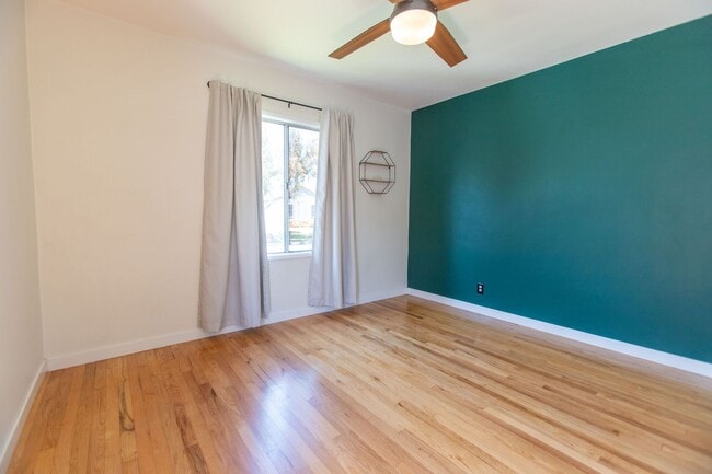 Building Photo - Lakewood Home, 2 Bedroom, 1 Bath with GREAT Backyard Space!