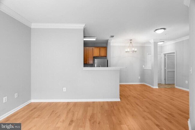 Building Photo - 4852 Eisenhower Ave