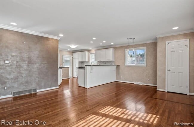 Building Photo - 290 Winry Dr