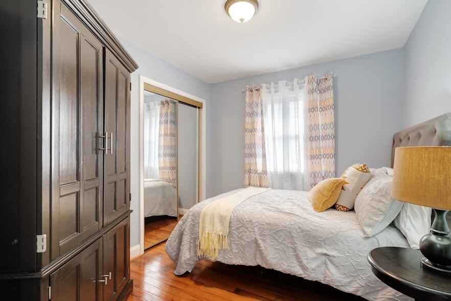 Bedroom 3 - 900 E Tantallon Dr