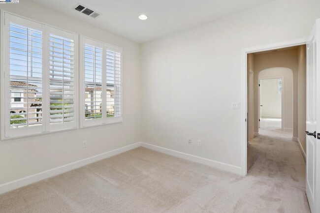 Building Photo - 454 Bengali Ct