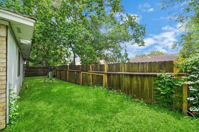 Building Photo - 2622 Heather Knoll Dr
