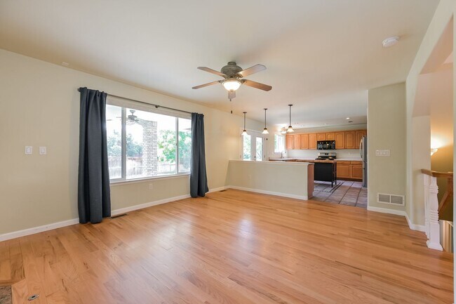 Building Photo - Spacious 4 Bed/ 3.5 Bath Home with Finishe...