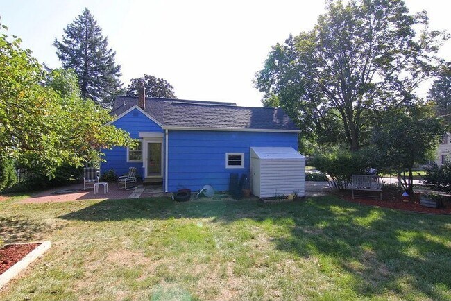 Building Photo - Now Leasing! Charming Home in One of Madison’s Best Neighborhoods