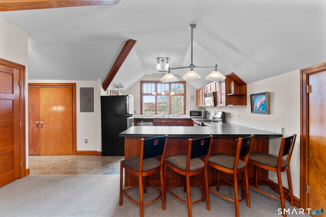 Building Photo - 105 Howe Ave