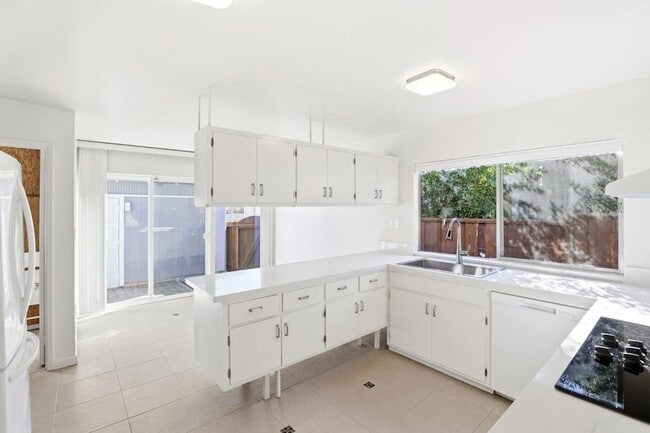 Building Photo - 1201 Weymoth Dr