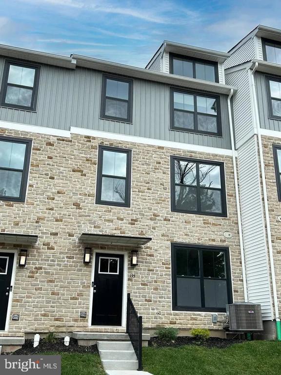 Building Photo - 135 Cobblestone Dr