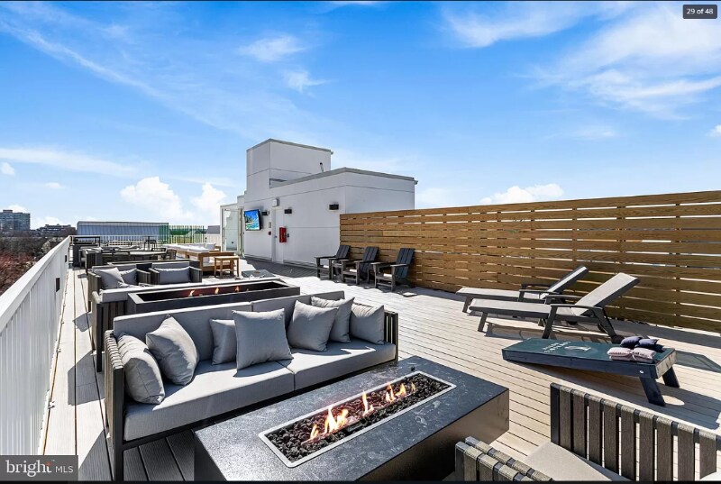 Building Photo - 635 Slaters Ln