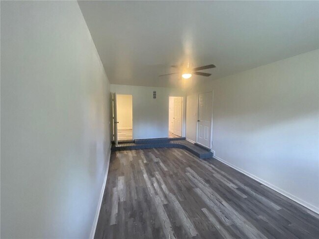 Building Photo - 246 Pinetree Cir