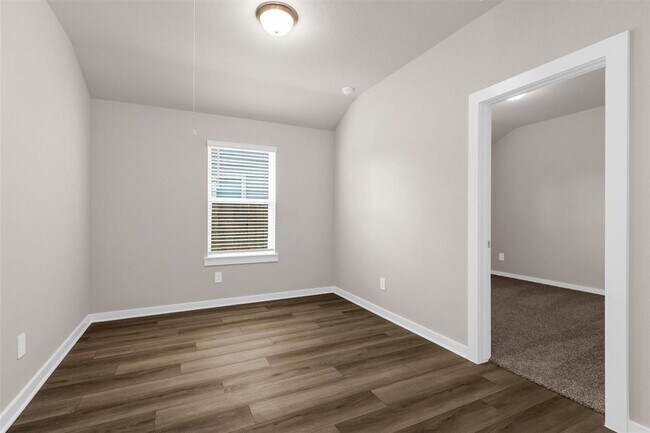 Building Photo - 38710 Yellowstone Dr