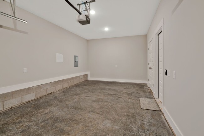 Building Photo - Sango Drive 3 Bedroom Townhomes For Rent!
