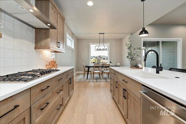 Building Photo - 4880 S Colusa Ave