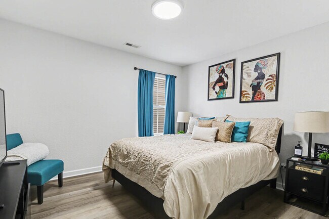 Building Photo - 326 Sedium Ln