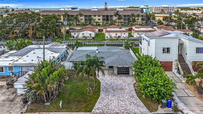 Building Photo - 572 Baywood Dr N