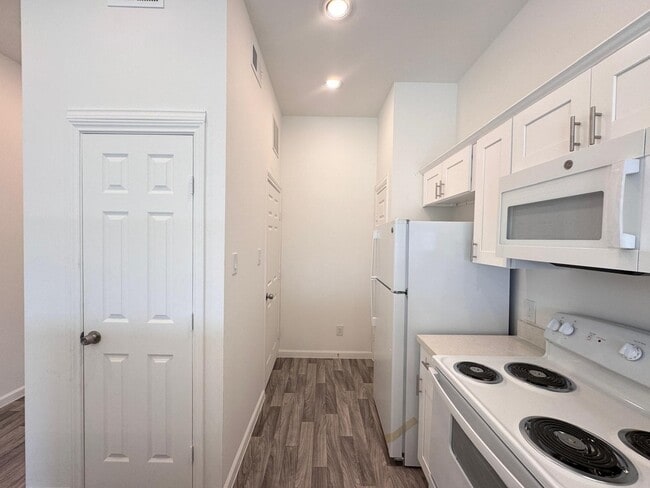 Building Photo - 3477 Reeves St