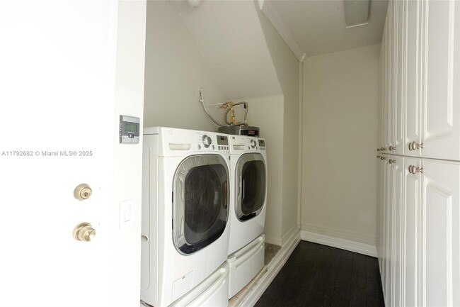 Building Photo - 3755 SW 50th St