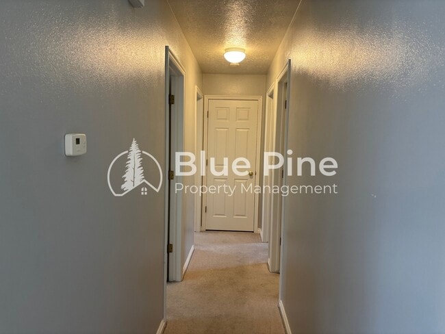 Building Photo - 3863 Ridgeview Cir