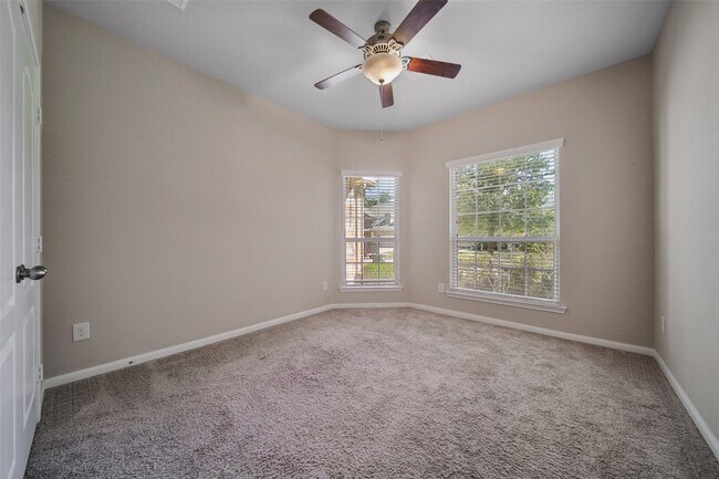 Building Photo - 25208 Forest Ledge Dr