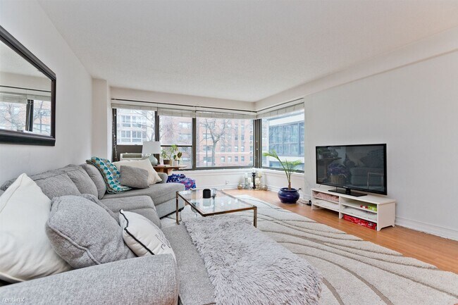 Building Photo - 2 br, 2 bath Condo - 2930 N Sheridan Rd Ap...