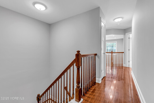 Building Photo - 10 McCormick Ave N