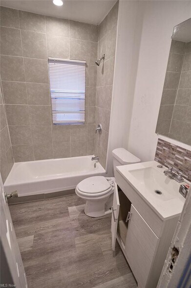 Building Photo - 3652 E 151st St