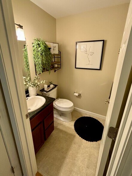 Building Photo - 132 Karatzas Ave