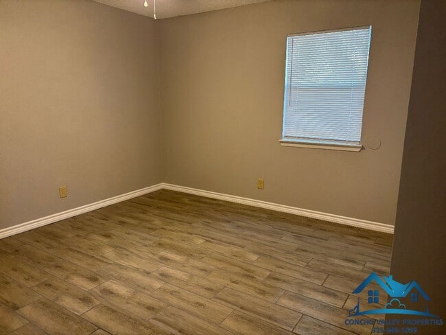 Building Photo - For Rent - 4 Bed/2 Bath near Goodfellow AFB