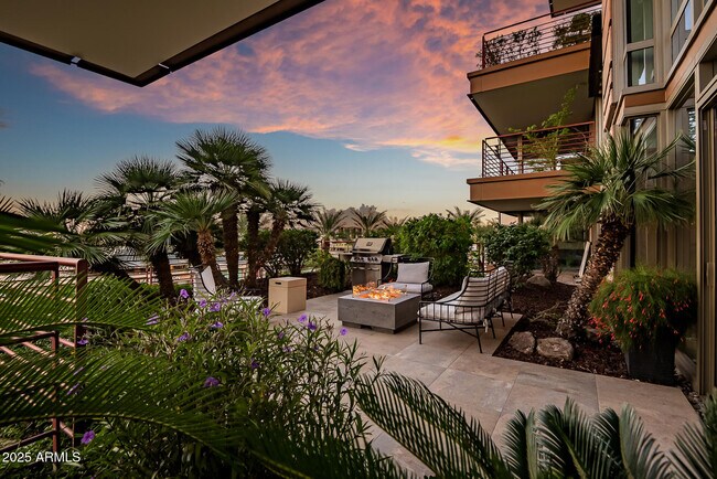 Building Photo - 7167 E Rancho Vista Dr