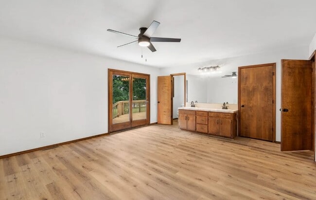 Building Photo - Lake House Rental