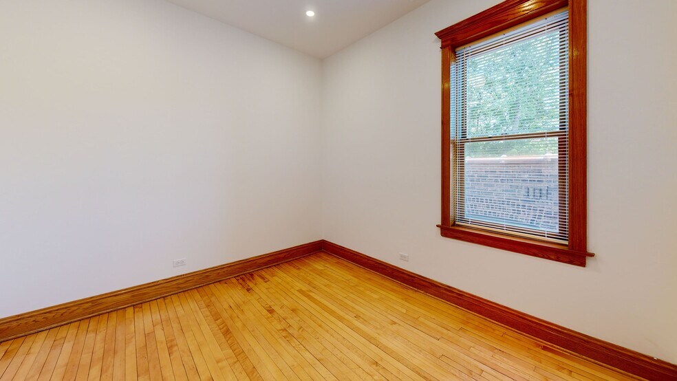 Building Photo - 1742 W Addison St