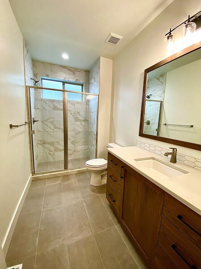 Building Photo - Beautiful Custom 6 Bedroom (2 Primary Bedrooms!) +Office located in NW Meridian