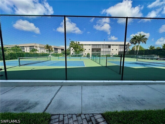 Building Photo - 788 Park Shore Dr
