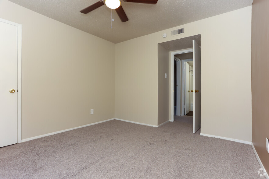 2BR, 1BA - 828SF - Highland Terrace Apartments