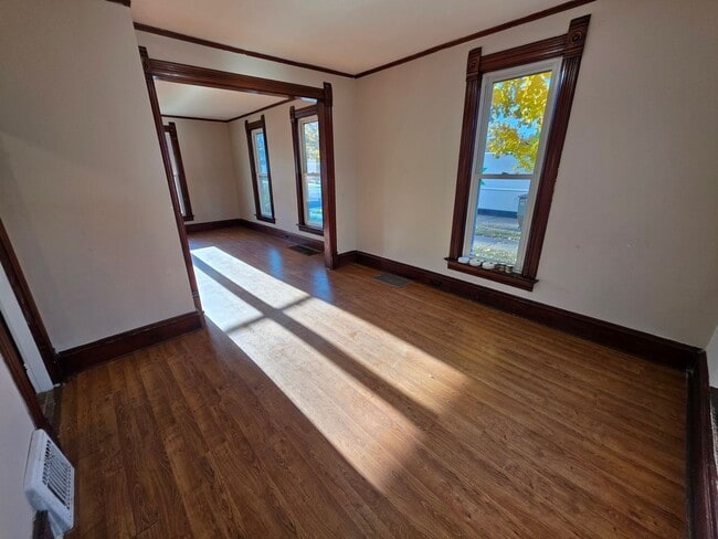 Building Photo - 523-525 Bay