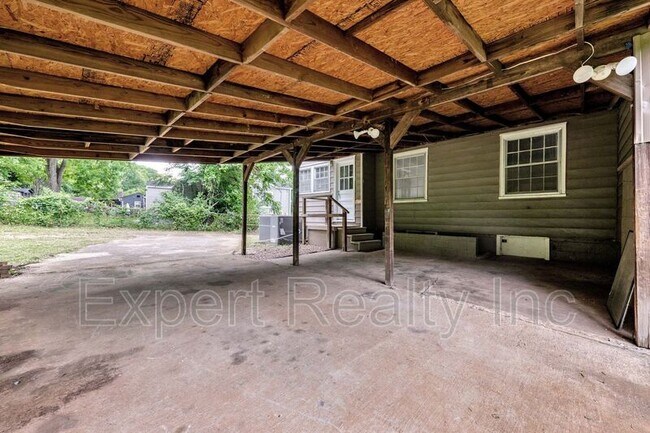Building Photo - 920 Parkway Dr