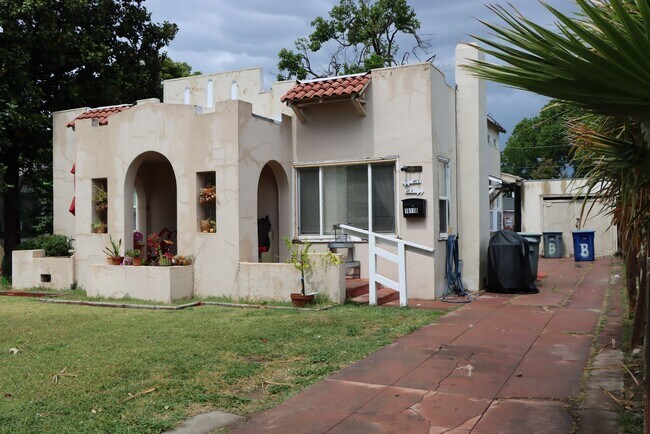 Building Photo - W20th 1011 #B