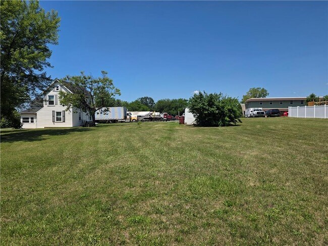 Building Photo - 5166 Springmill Rd