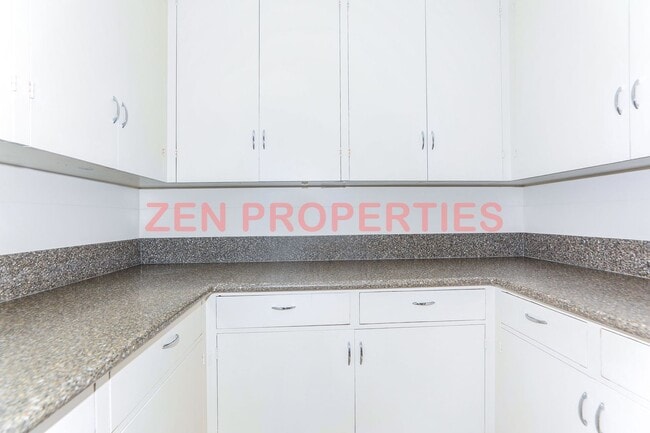 Building Photo - 3 bedroom, 2.5 bath home for rent in Lower...